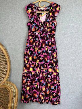 A long dress with a proud sunflower pattern and cocoa-colored print